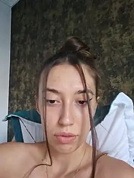 Show de VirginPussySquirt na webcam