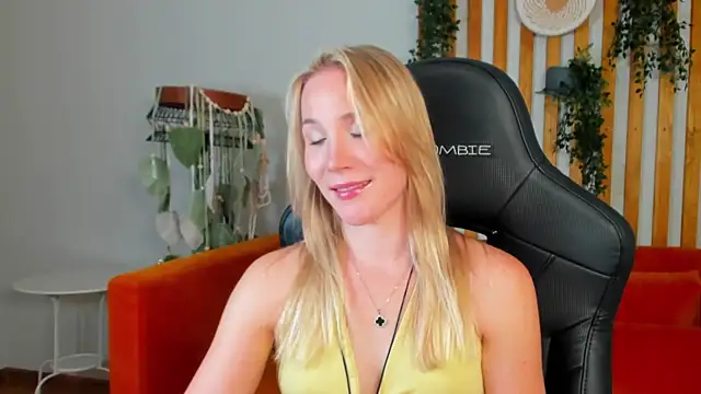 Chat +18 de ElaraVoltage ao vivo