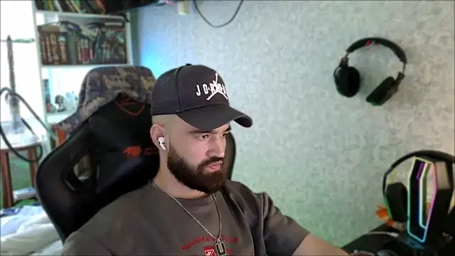 XXX chat uživo modela _Serious_Man