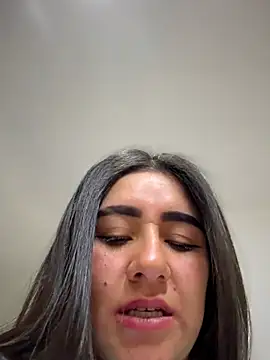Chatroom XXX en direct de CAROLINE__07