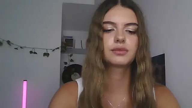 Chat +18 de PrettyHottie ao vivo
