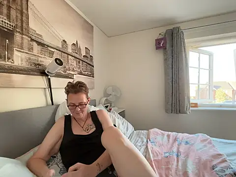 Curvy-Jinxn Live XXX chat