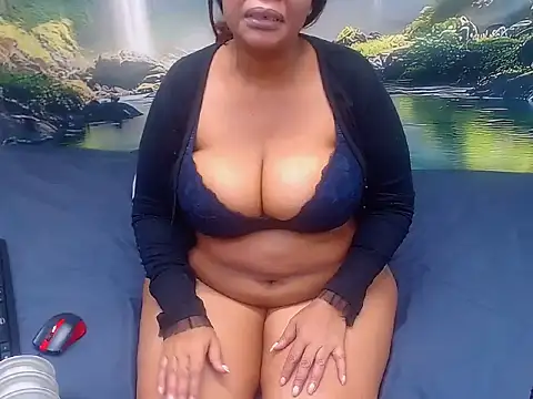 BLACKMILF4UのライブXXXチャット