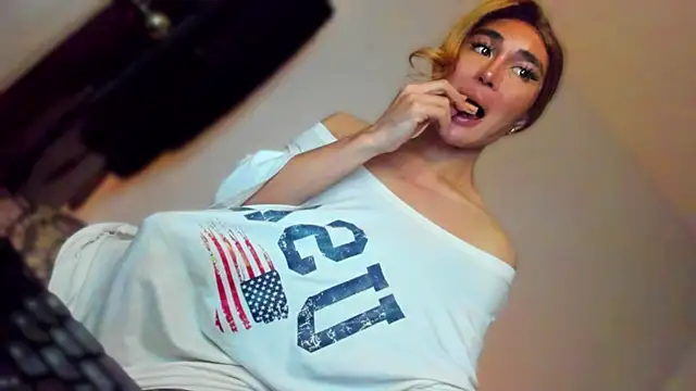 Živý XXX chat MistressNextDoor_