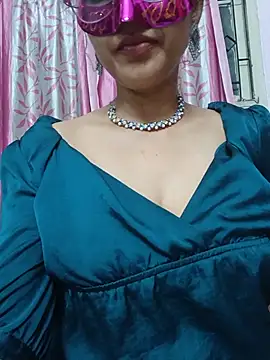 thanusi_2's Webcam Show