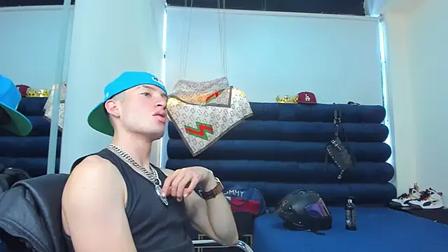 HunterHeat_ Obrolan Langsung XXX