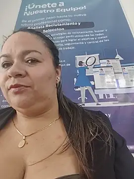 Charlott-1's Live XXX Chat