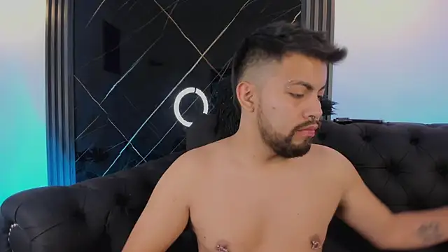 Онлайн чат XXX LuccaMallard