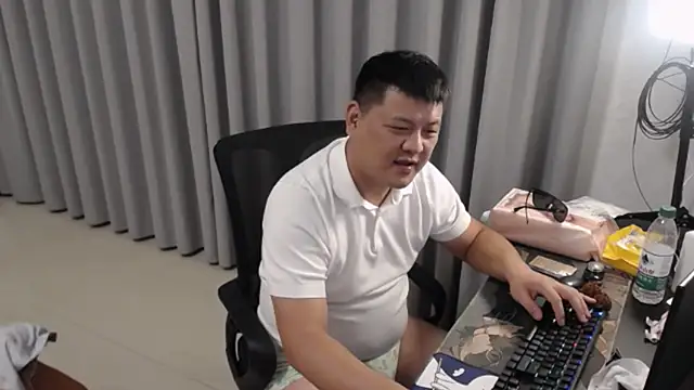zhang1118 Live XXX-chat