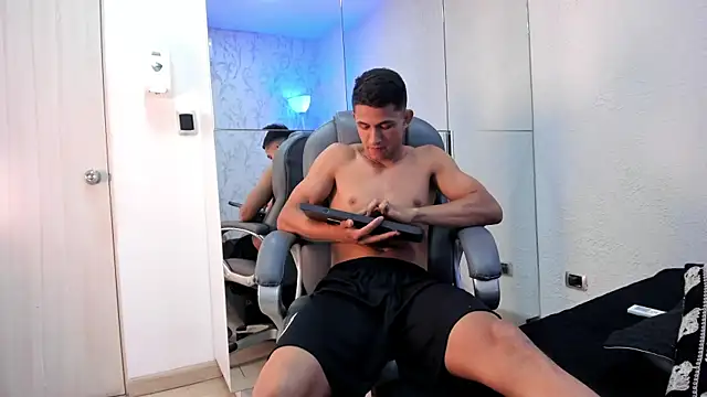 Chat XXX ao vivo de Simon_Axe