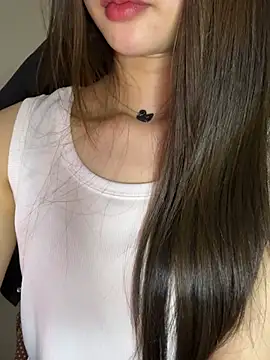 Yiyina_17's Live XXX Chat
