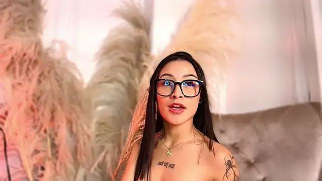 Chat +18 de Bby_izzy ao vivo
