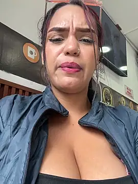Sara-77 在線直播表演
