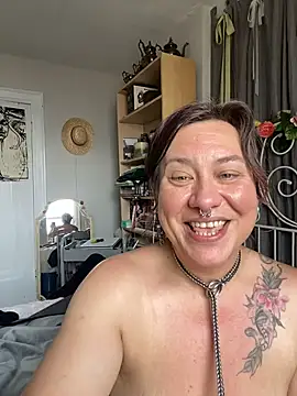 Chatroom XXX en direct de Buzi-Nymph