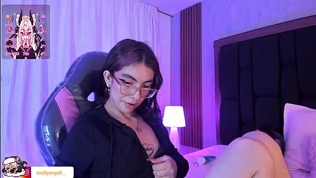 Molly_A Live XXX-Chat