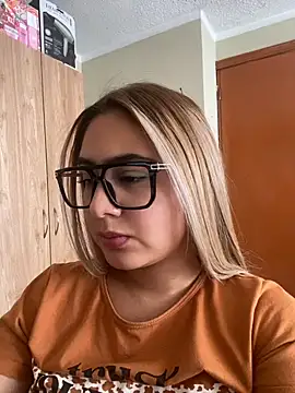 Miabonnett_ – Naživo XXX chat