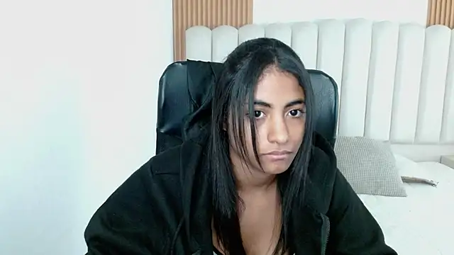 shaneelle XXX чат на живо