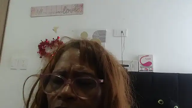 BustyMilf_ 网络视讯表演