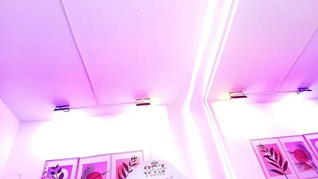 Maddie_T18's Live XXX Chat