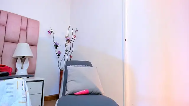 Chat +18 de kamii_arias ao vivo