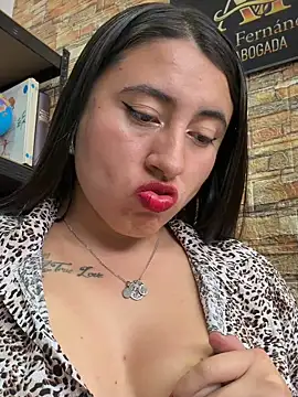 _Sarah-Office1's Live XXX Chat