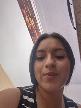Chat +18 de DulceCaroX ao vivo