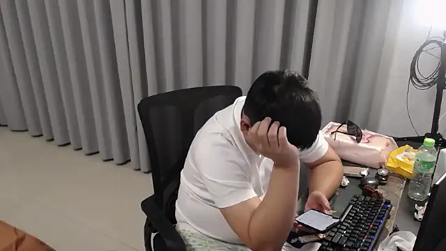 Chat +18 de zhang1118 ao vivo