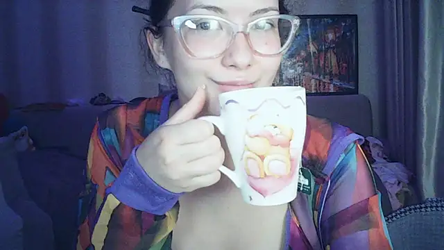 MoodieMira's Live XXX Chat
