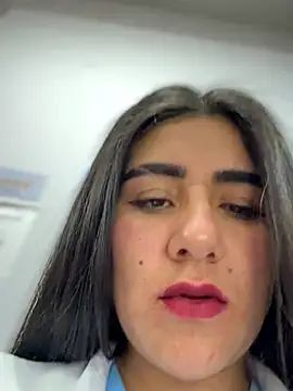 CAROLINE__07 Adlı Modelin Canlı XXX Sohbeti