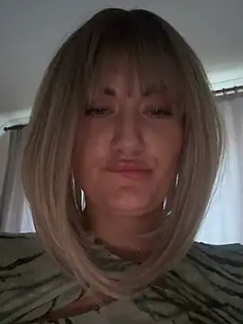 LunaFoxs' Live XXX Chat