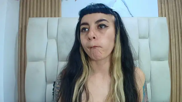 Naughty_Kittenm Adlı Modelin Canlı XXX Sohbeti