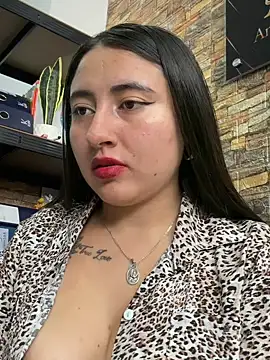 _Sarah-Office1 现场XXX聊天