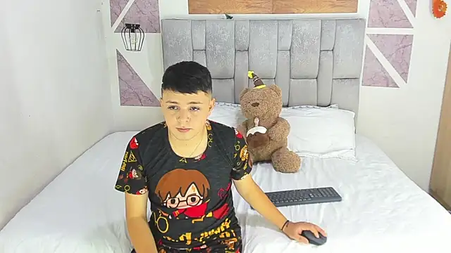 Онлайн чат XXX Christopher-little