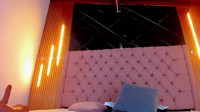 Chatroom XXX en direct de AinaPink