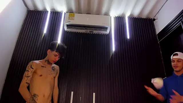 Show webcam de Threesome-no-mercy