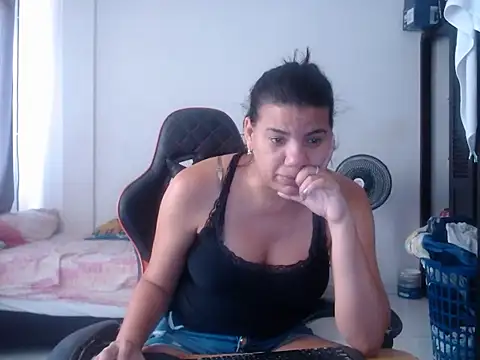 دردشة Adriana_0312 الجنسية المباشرة