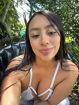 צ'אט XXX בשידור חי של JuliettaGmz