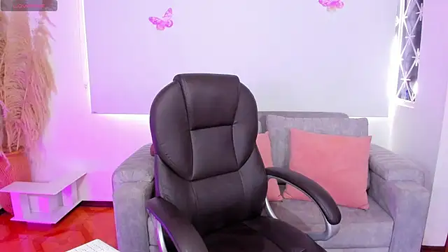 NaomiSaenz_'s Live XXX Chat