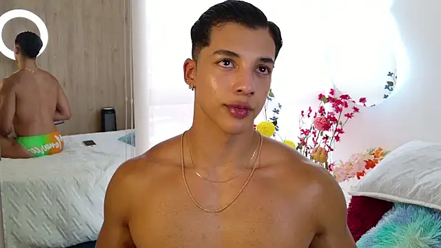 Troye_Williams লাইভ XXX চ্যাট