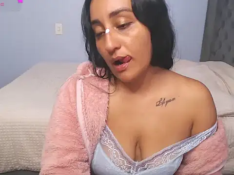 Lunha88 Adlı Modelin Canlı XXX Sohbeti