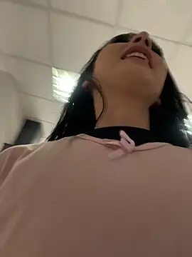 BadLilAngelXXX Chat XXX in diretta