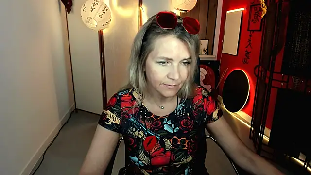 Chatroom XXX en direct de NicoleHitman