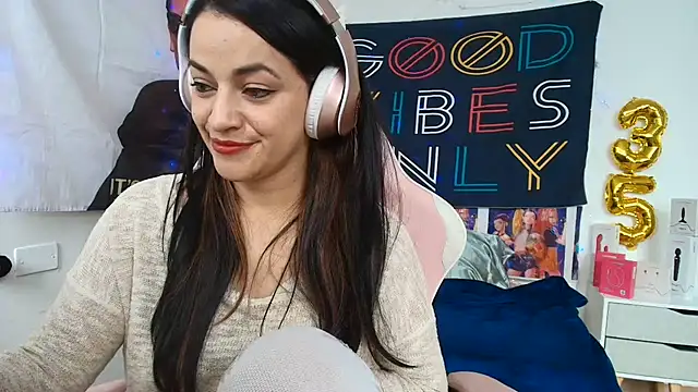 LovelyAzucena Chat XXX live