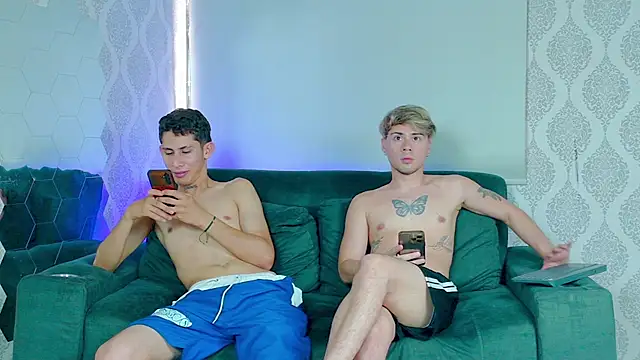 Twinfire_zeus' Live XXX Chat