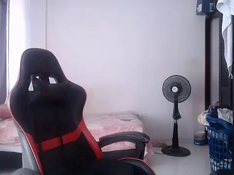 Adriana_0312 XXX чат на живо