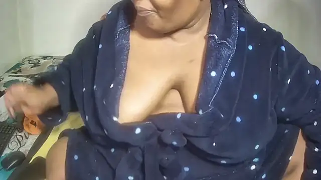 BigBellySlutty 现场XXX聊天