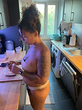 SweetPetiteNoir – Live XXX-chat