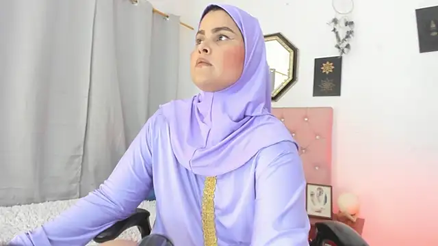 AishaAmin_ Obrolan Langsung XXX