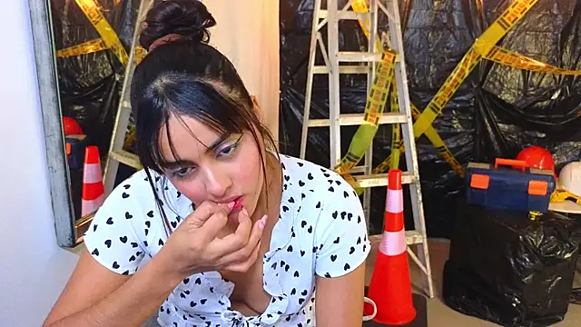 _Lucy_Grey_ Adlı Modelin Canlı XXX Sohbeti