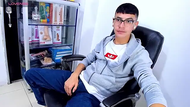 Alexx_bigcockk's Live XXX Chat